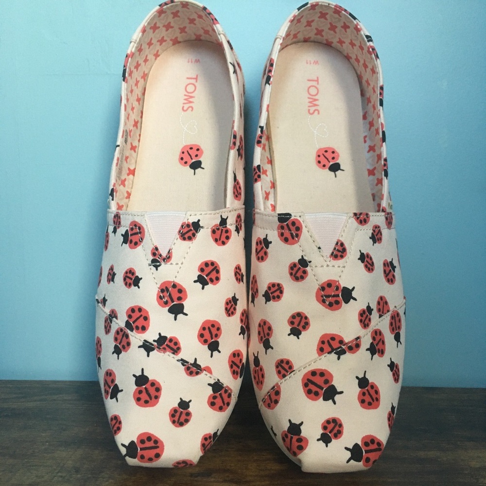 Like New Limited Edition Ladybug Love Toms